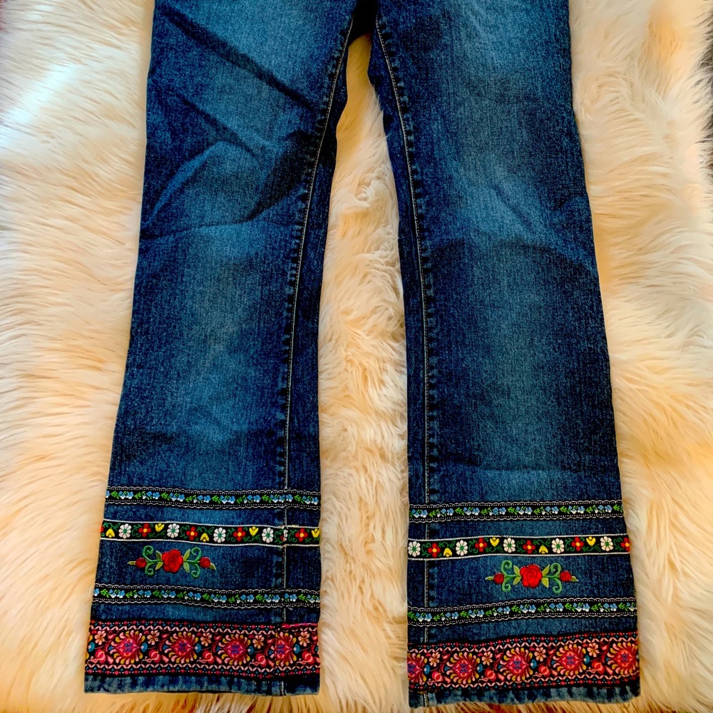 XOXO women’s embroidered jeans flare 7/8